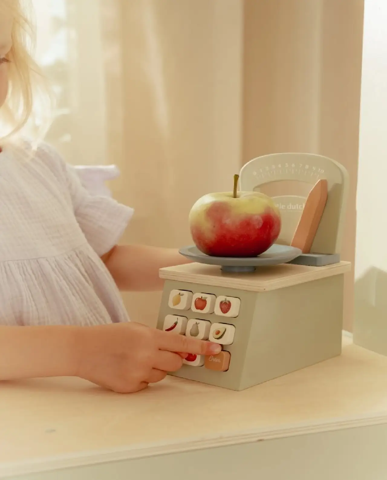 Balanza de madera – Little Ducth - Imagen 2