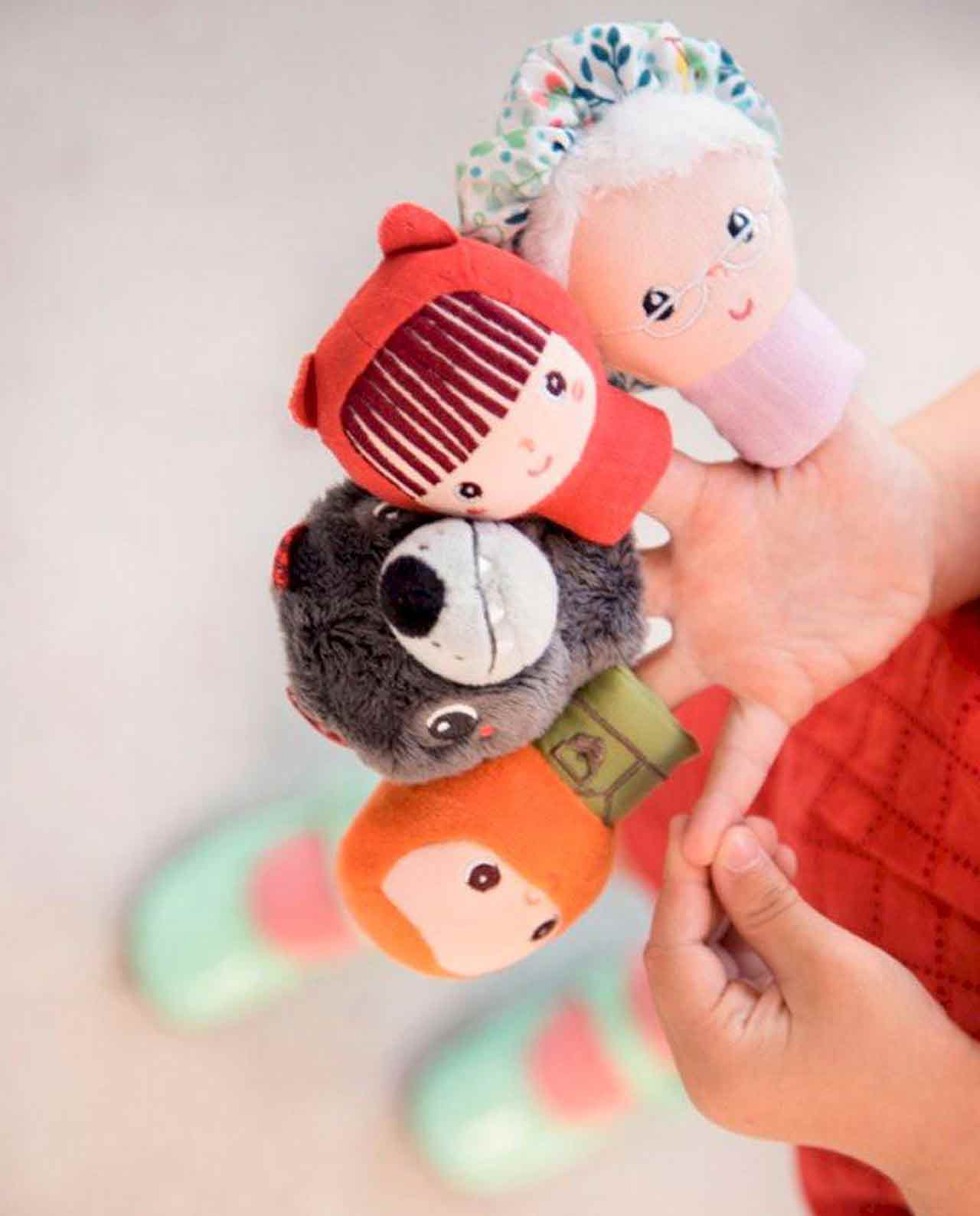 Caperucita Roja marioneta de dedo – Lilliputiens - Imagen 2